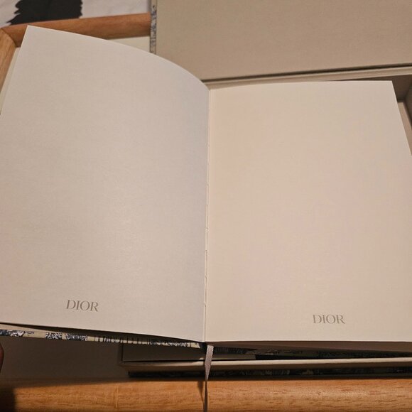 Around the World Dior Stationery Set - Picture 6 of 6